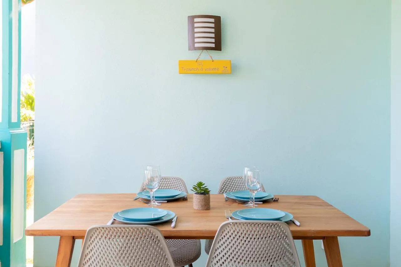 بيت للعطل Mon Paradis Bleu Beach House, 2 Bedrooms And Sea View! Quarter of Orleans
