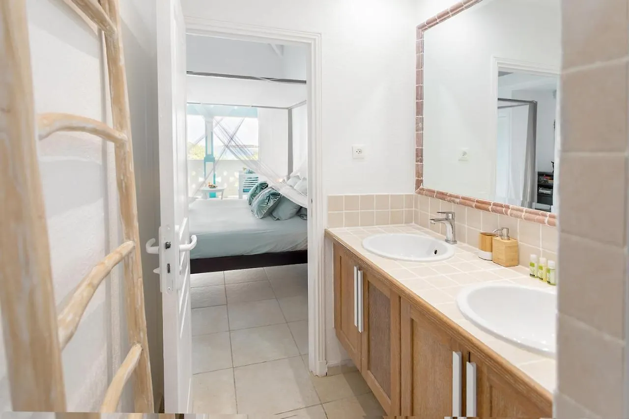 Mon Paradis Bleu Beach House, 2 Bedrooms And Sea View! Quarter of Orleans بيت للعطل
